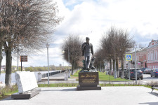 Памятники — Памятник Андрею Дементьеву — фото