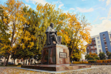 Памятники — ​​​​​​​Памятник М.Е. Салтыкову – Щедрину — фото