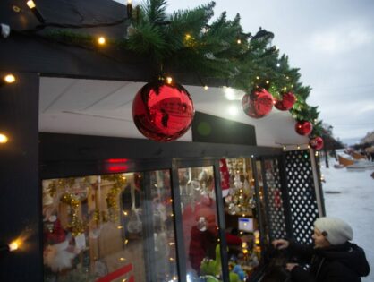 С 16 декабря по 8 января ждём вас на нашей традиционной Рождественской ярмарке на улице Трёхсвятской